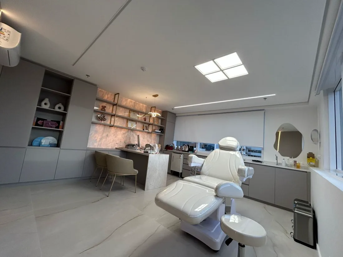 Sala de procedimento onde é realizado o Laser Nd:YAG 1064 nm