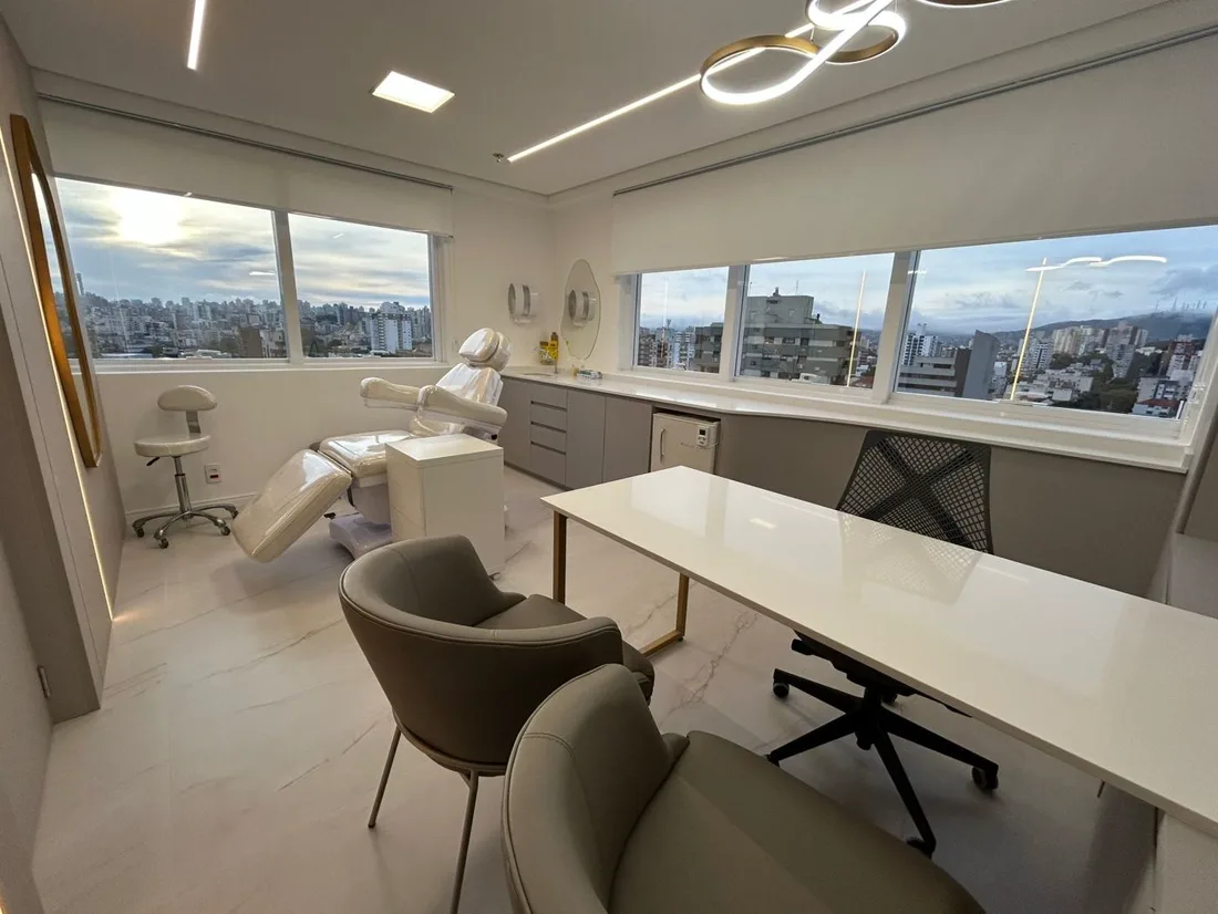 Sala de atendimento da Dra. Patrícia Schumacher, aplicação de toxina botulínica